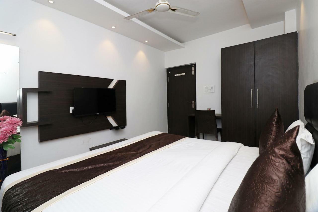 Oyo 23009 Hotel Maxx Lucknow Bagian luar foto